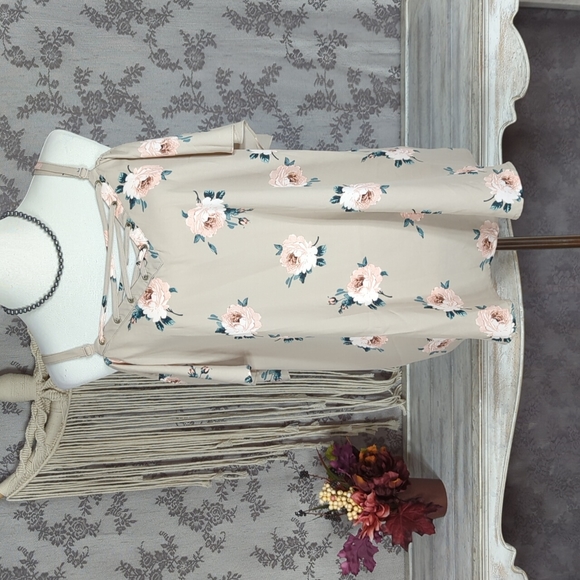 Torrid Floral Georgette Lace Up Cold Shoulder Top - Picture 2 of 11